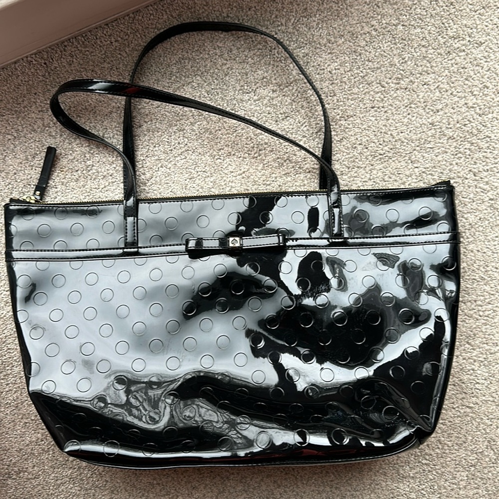 Lg Kate Spade zippered patent black bag